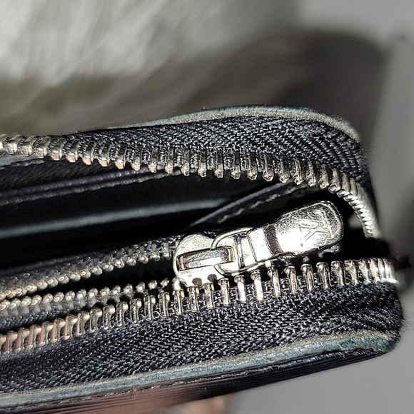 Louis Vuitton Epi Leather Zippy Wallet, Black - Picture 12 of 13